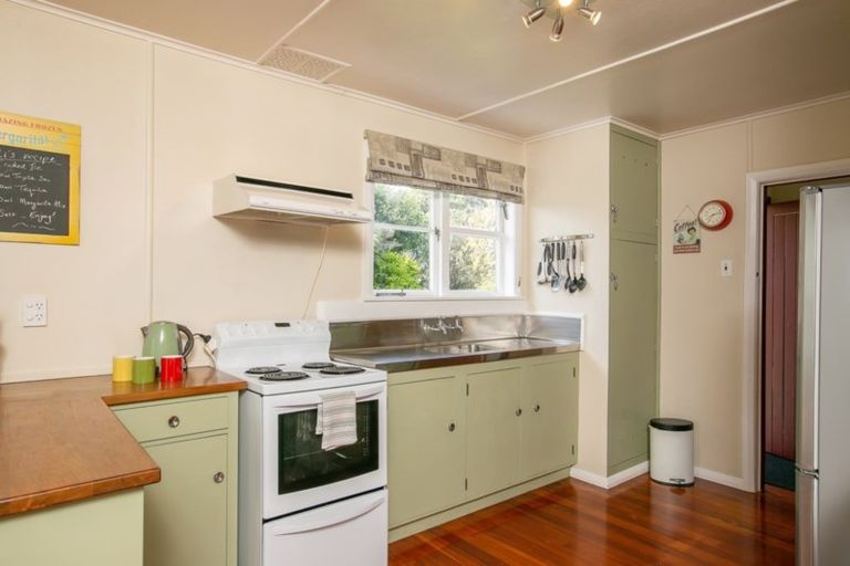 Photo of property in 3 Papawai Road, Greytown, 5712