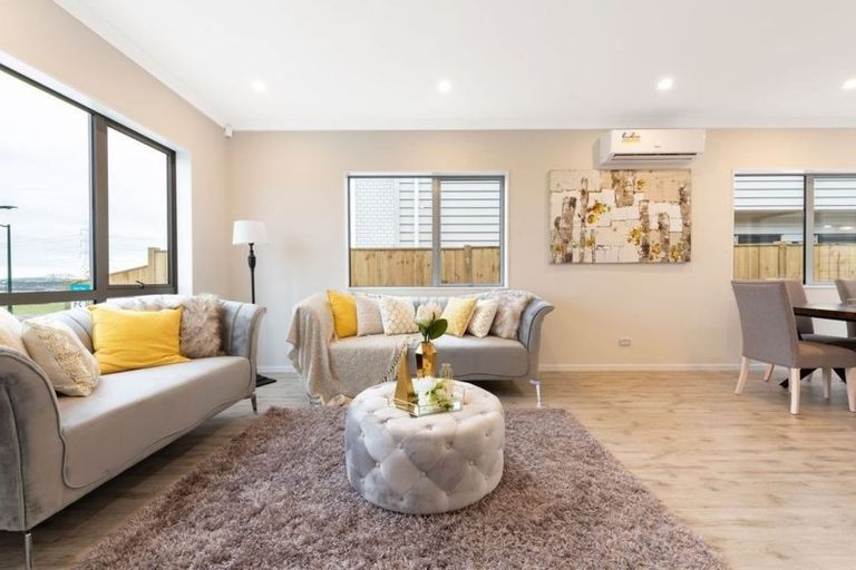 Photo of property in 43 Cloonlyon Drive, Flat Bush, Auckland, 2019