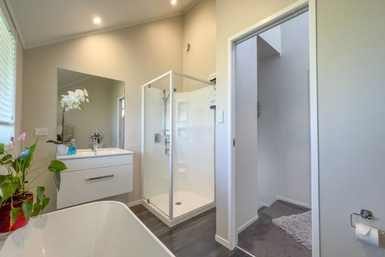 Photo of property in 32 Hauraki Road, Hauraki, Auckland, 0622