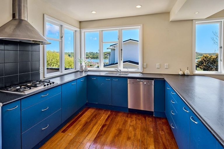 Photo of property in 8 Kiriwai Road, Paremata, Porirua, 5024