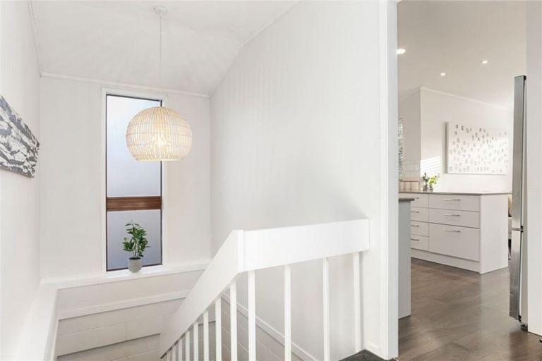 Photo of property in 5 Paruru Avenue, Northcote, Auckland, 0627