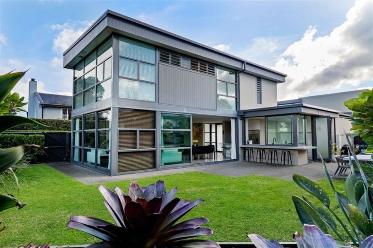 Photo of property in 4a Norwood Road, Bayswater, Auckland, 0622