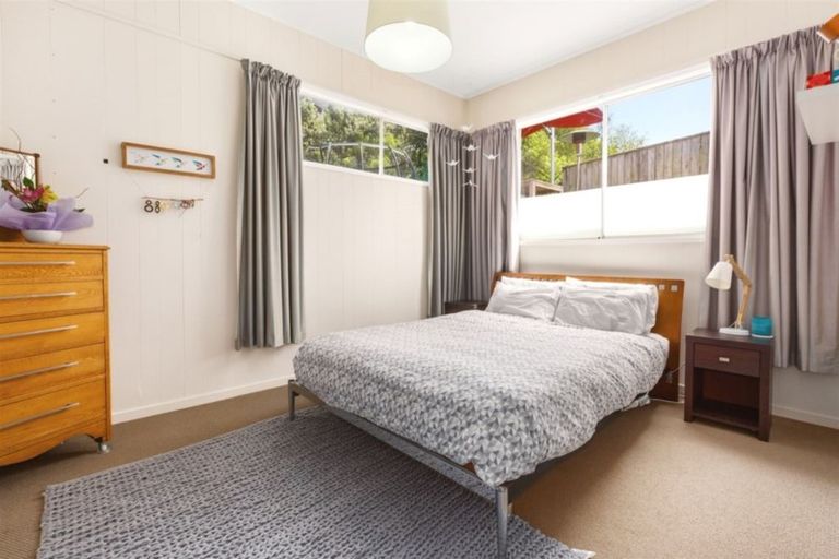 Photo of property in 20 Oak Avenue, Paremata, Porirua, 5024