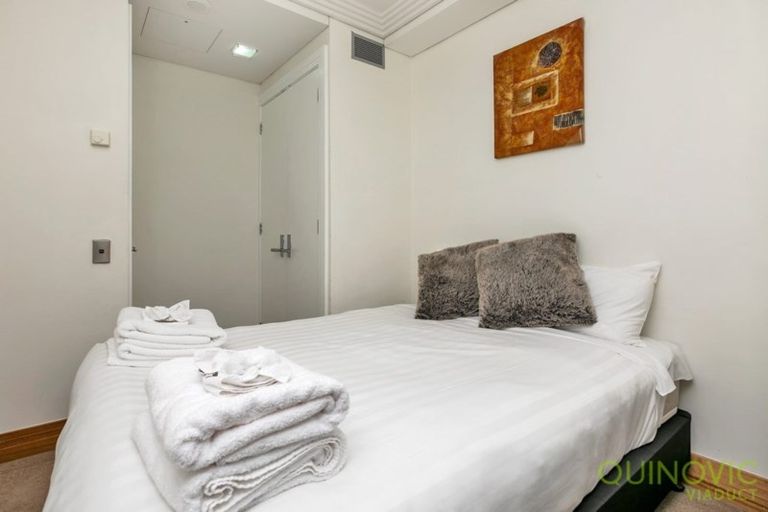 Photo of property in The Metropolis Apartments, 2914/1 Courthouse Lane, Auckland Central, Auckland, 1010