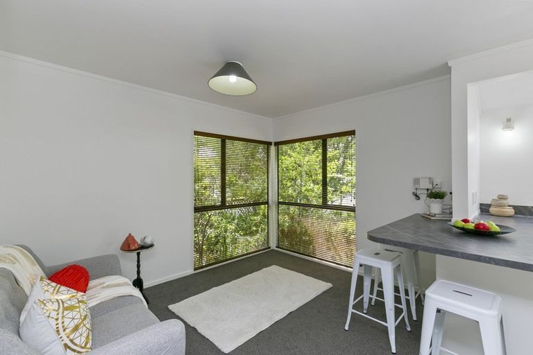 Photo of property in 11 Ellwood Place, Churton Park, Wellington, 6037