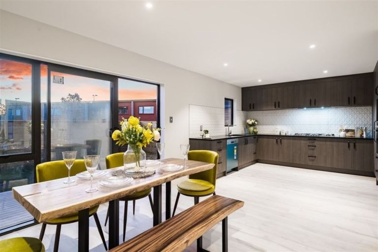 Photo of property in 44 Bordeaux Parade, Te Atatu South, Auckland, 0610