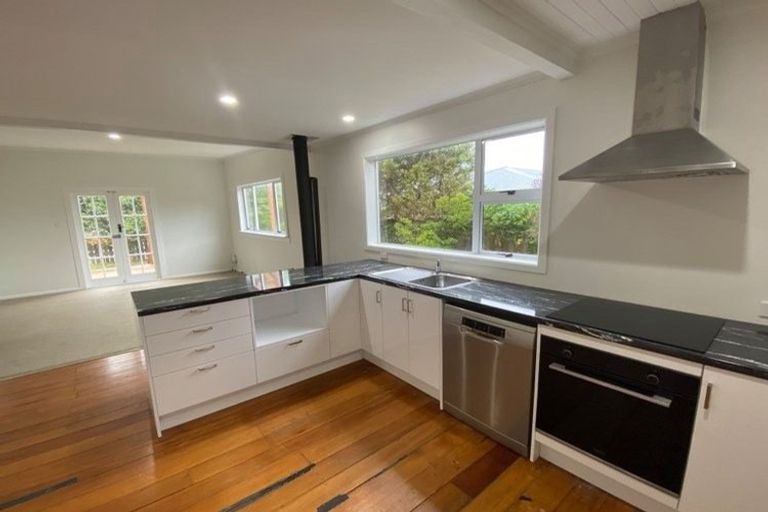 Photo of property in 98 Queens Road, Waikanae Beach, Waikanae, 5036