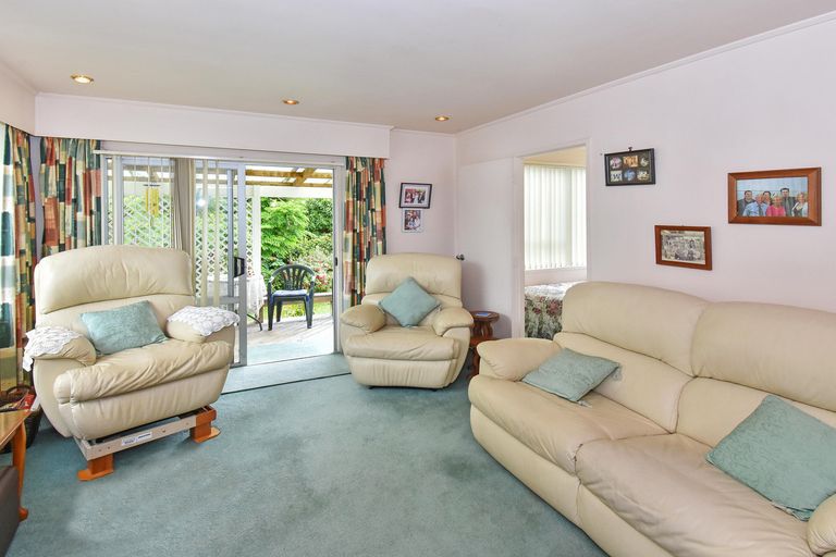 Photo of property in 14 Adel Place, Weymouth, Auckland, 2103