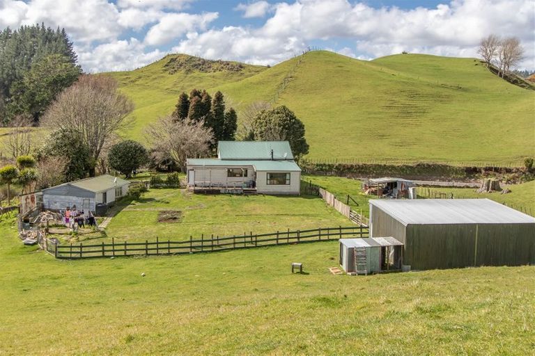 Photo of property in 1959 Tarata Road, Tarata, Inglewood, 4387