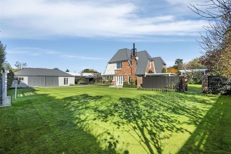 Photo of property in 28 Browns Road, St Albans, Christchurch, 8014