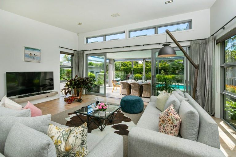 Photo of property in 35 Pounamu Avenue, Greenhithe, Auckland, 0632