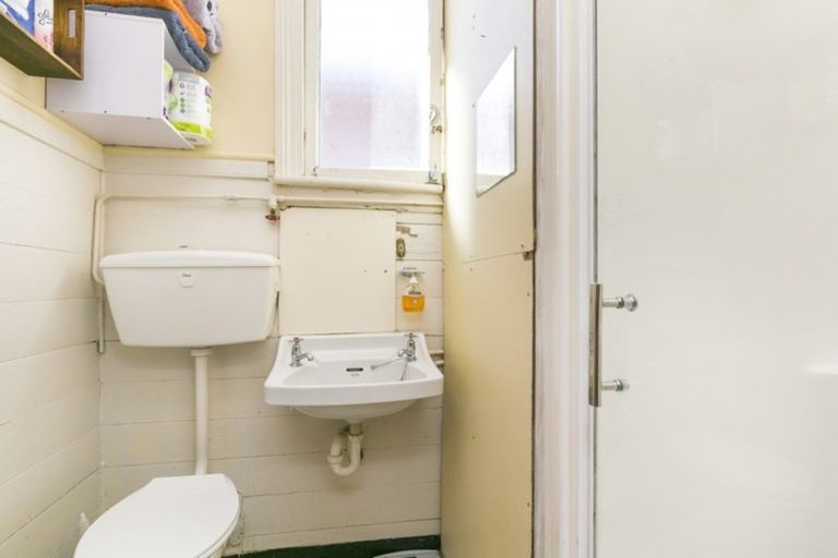 Photo of property in 10 Burnell Avenue, Thorndon, Wellington, 6011