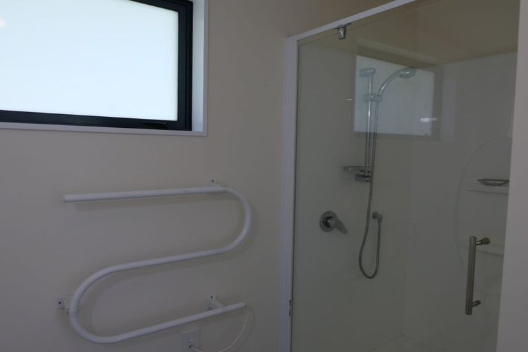 Photo of property in 21 Tiromoana Road, Raumati South, Paraparaumu, 5032