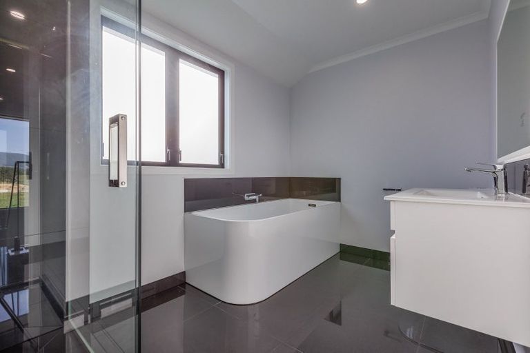 Photo of property in 19 Corsica Court, Fitzherbert, Palmerston North, 4410