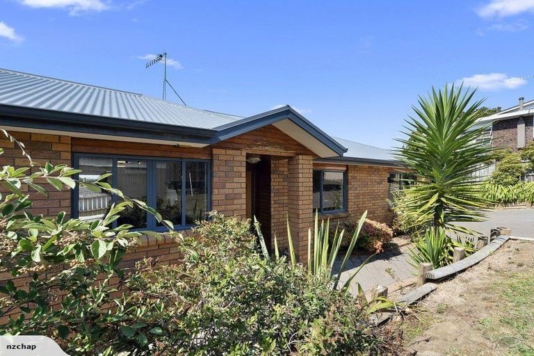 Photo of property in 57 Forest Lake Road, Forest Lake, Hamilton, 3200