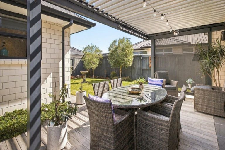 Photo of property in 6 Sarcodia Place, Papamoa Beach, Papamoa, 3118