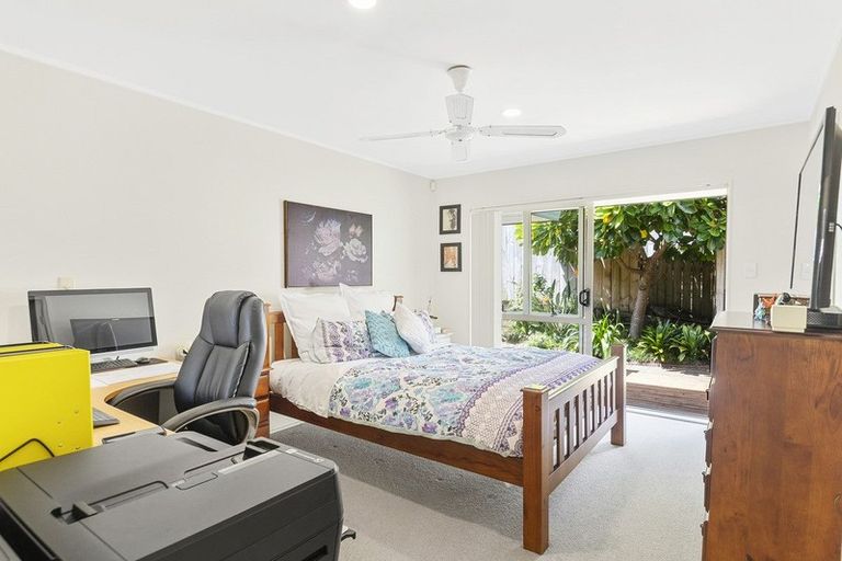 Photo of property in 2/12 Pat O'connor Place, Manurewa, Auckland, 2105