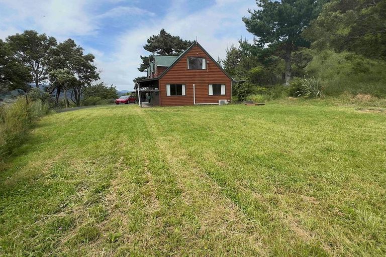 Photo of property in 3 Hastings Grove, Wainuiomata, Lower Hutt, 5014