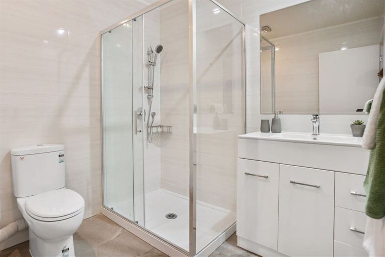 Photo of property in 6 Toi Toi Place, Northcote, Auckland, 0627