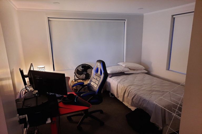 Photo of property in 41 Pohutukawa Avenue, Red Beach, 0932