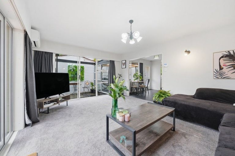 Photo of property in 1/106 Lake Terrace Road, Burwood, Christchurch, 8061