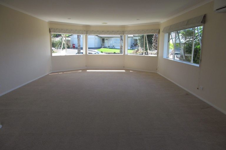 Photo of property in 11 Kath Hopper Drive, Orewa, 0931