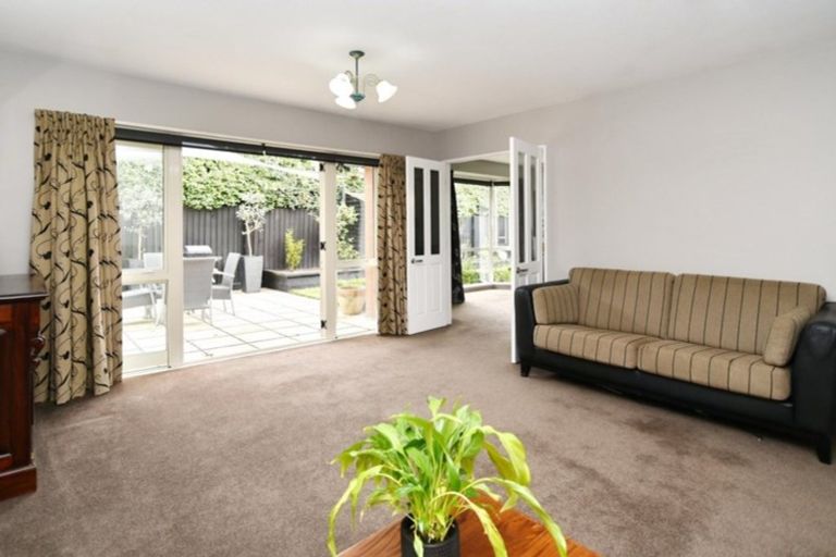 Photo of property in 27a Farnswood Place, Redwood, Christchurch, 8051