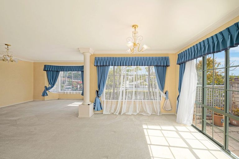 Photo of property in 2/2 Hobie Court, West Harbour, Auckland, 0618