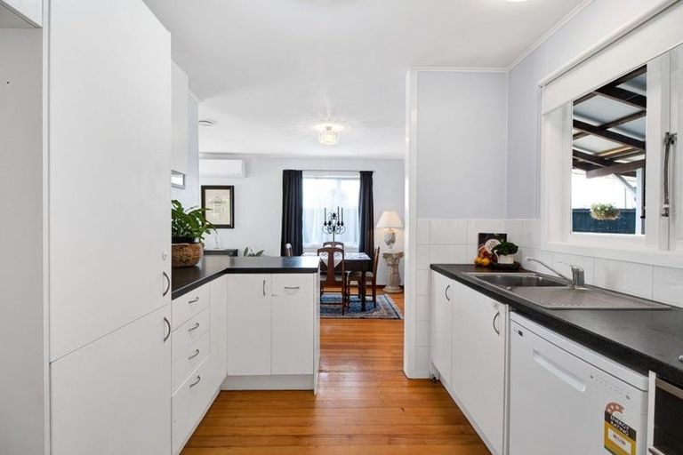 Photo of property in 162 Seaview Road, Westown, New Plymouth, 4310