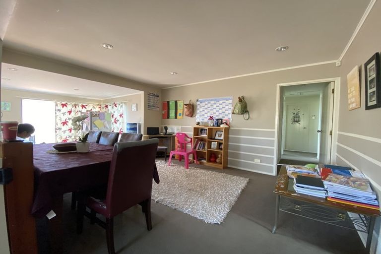 Photo of property in 33a Cedar Heights Avenue, Massey, Auckland, 0614