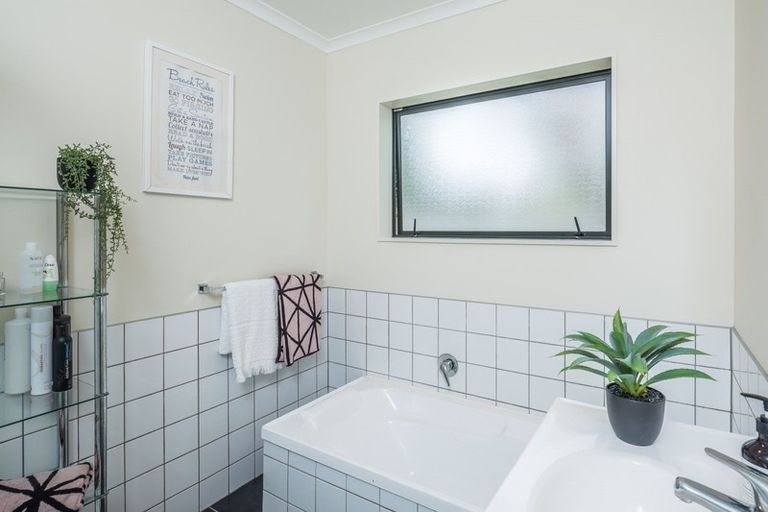 Photo of property in 386b Te Moana Road, Waikanae, 5036