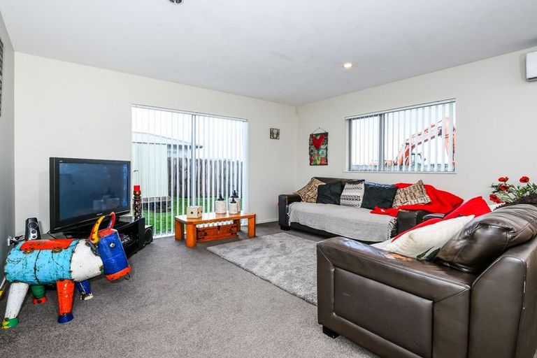 Photo of property in 116 Popokatea Drive, Takanini, 2112