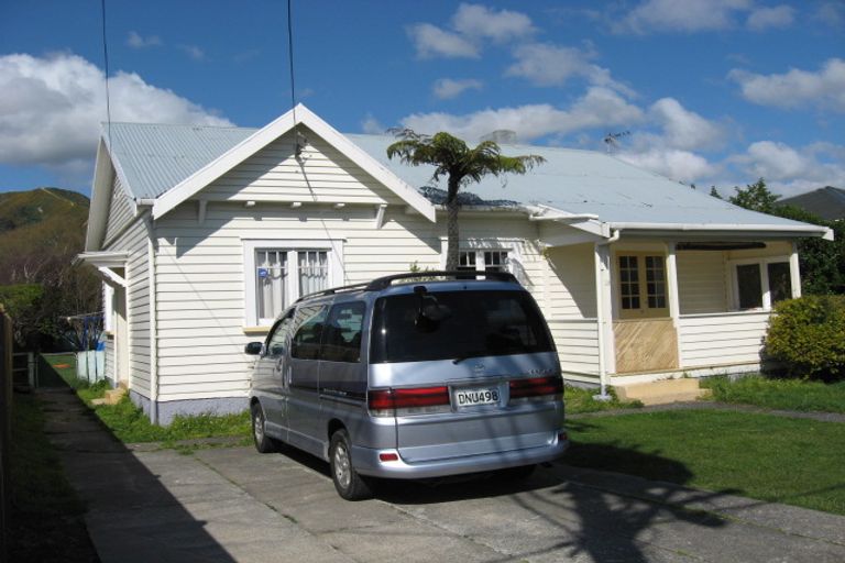 Photo of property in 28 Awamutu Grove, Waiwhetu, Lower Hutt, 5010