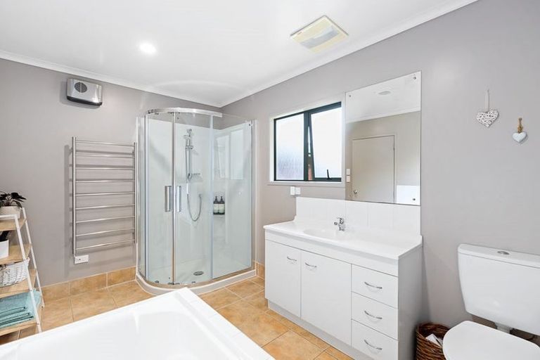 Photo of property in 5352 Kaipara Coast Highway, Wellsford, 0972