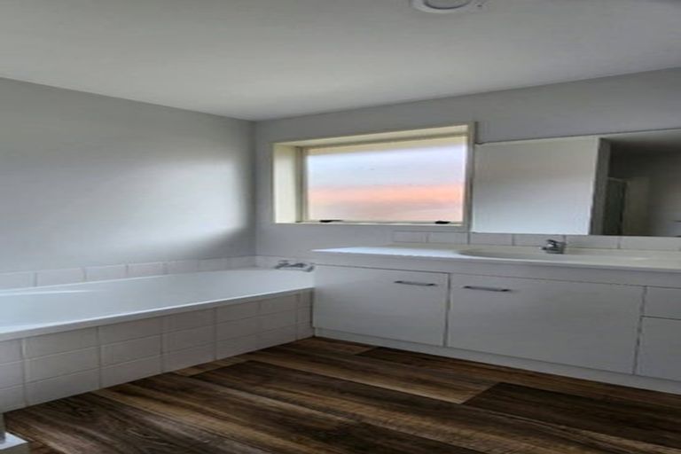 Photo of property in 8 York Tong Place, Addington, Christchurch, 8024