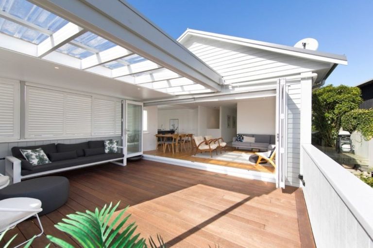 Photo of property in 68 St Michaels Avenue, Point Chevalier, Auckland, 1022