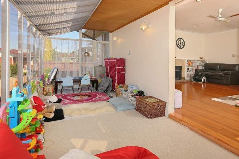 Photo of property in 4285 Great North Road, Glendene, Auckland, 0602