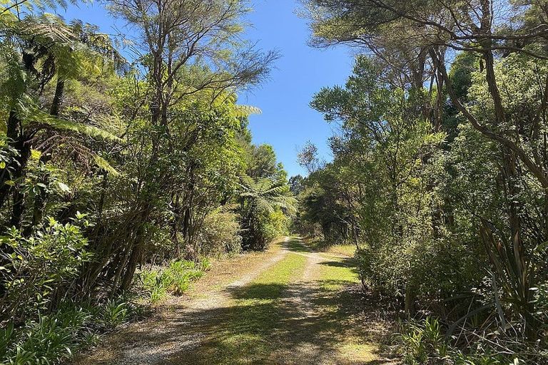 Photo of property in 1864 Takaka-collingwood Highway, Milnthorpe, Collingwood, 7182