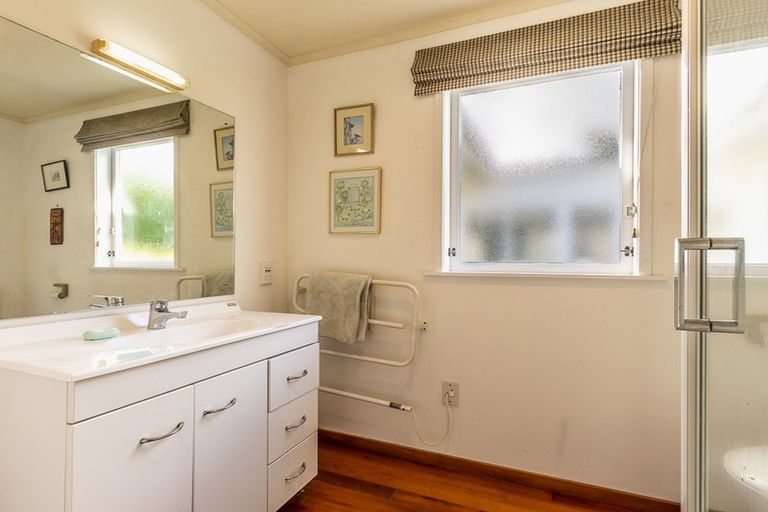 Photo of property in 8 Kohekohe Road, Waikanae, 5036