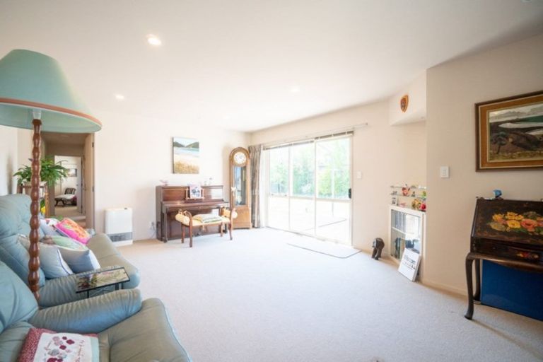 Photo of property in 24 Lancewood Lane, Roslyn, Palmerston North, 4414