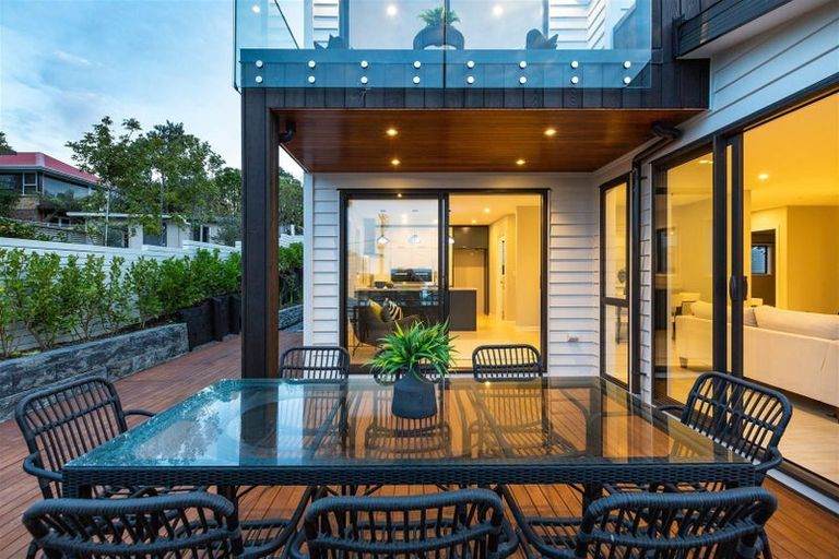 Photo of property in 25 Rothesay Bay Road, Rothesay Bay, Auckland, 0630