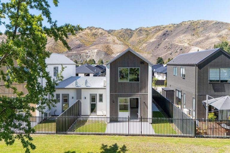 Photo of property in 30 Woods Crescent, Cromwell, 9310