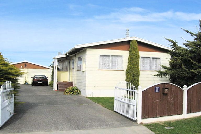 Photo of property in 15 Weymouth Grove, Wainuiomata, Lower Hutt, 5014