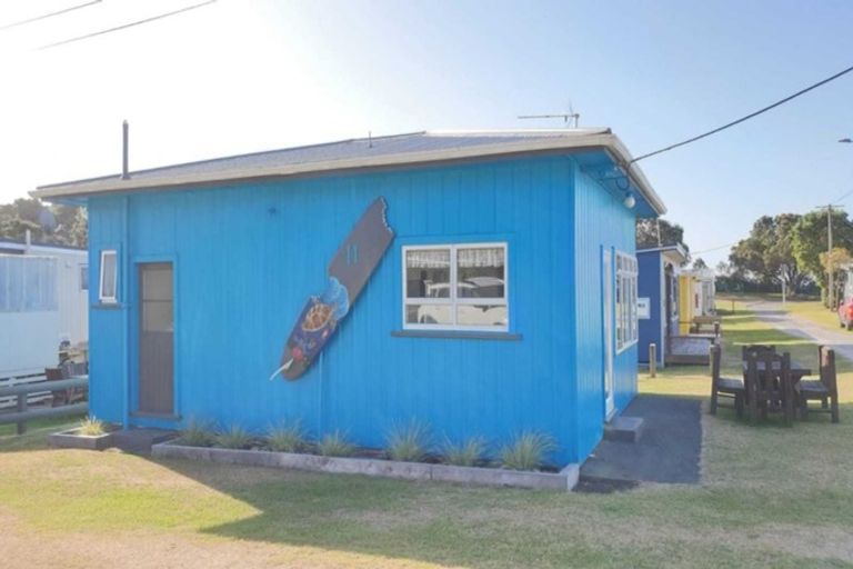 Photo of property in 11 Second Avenue, Urenui, 4377