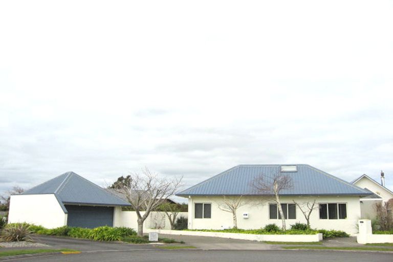 Photo of property in 3 Waiwera Place, Merrilands, New Plymouth, 4312