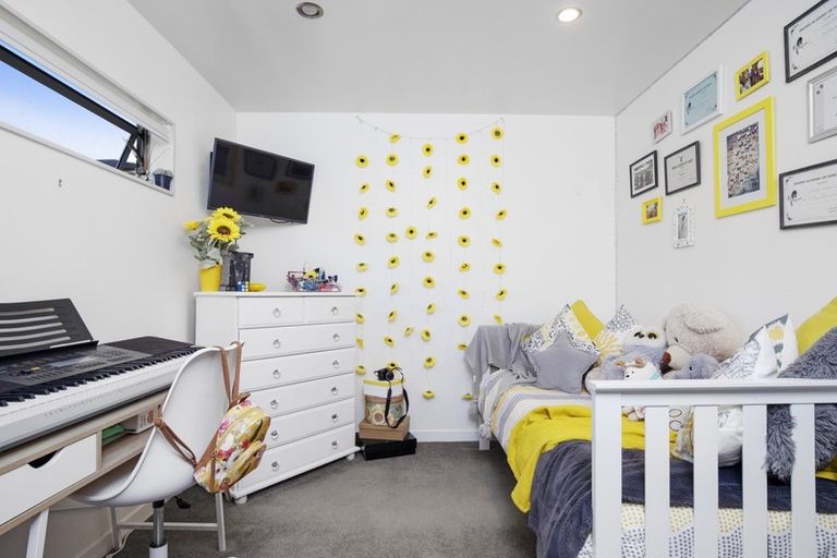 Photo of property in 75 Kitchener Road, Pukekohe, 2120