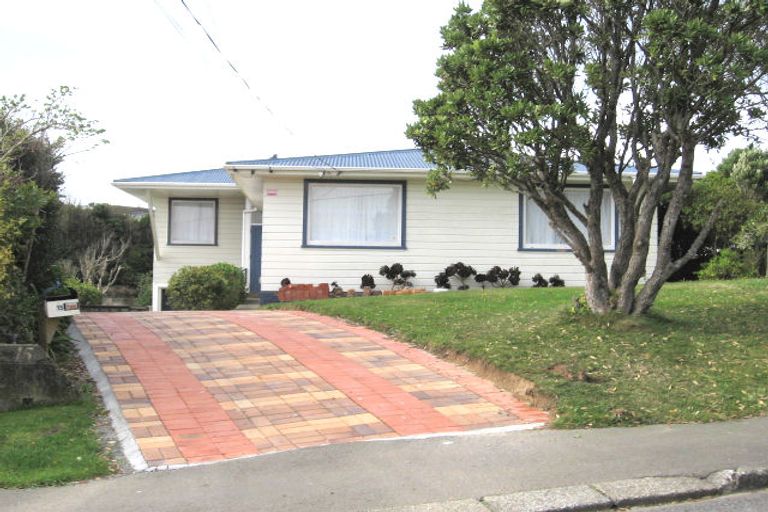 Photo of property in 15 Bancroft Terrace, Newlands, Wellington, 6037