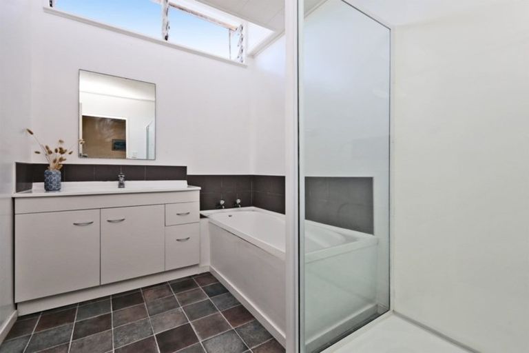 Photo of property in 2/8 Kauri Street, Taradale, Napier, 4112