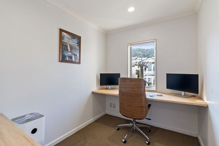 Photo of property in 2/15 Roxburgh Street, Mount Victoria, Wellington, 6011