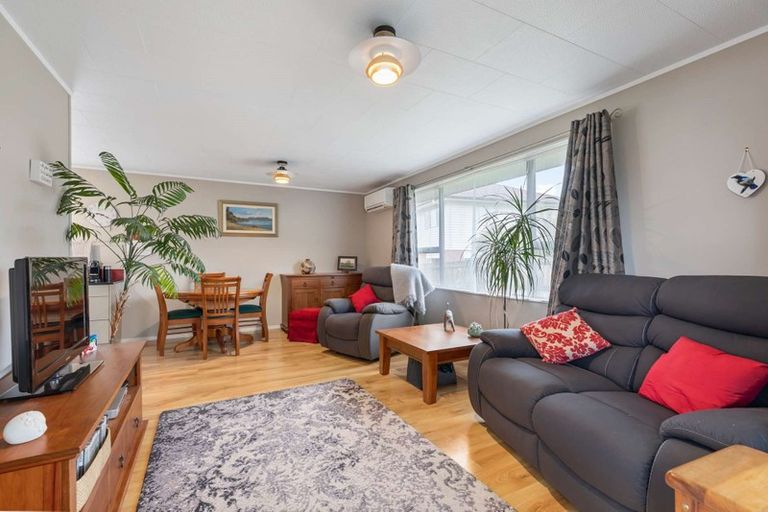 Photo of property in 2/38 Barrys Road, Glendene, Auckland, 0602